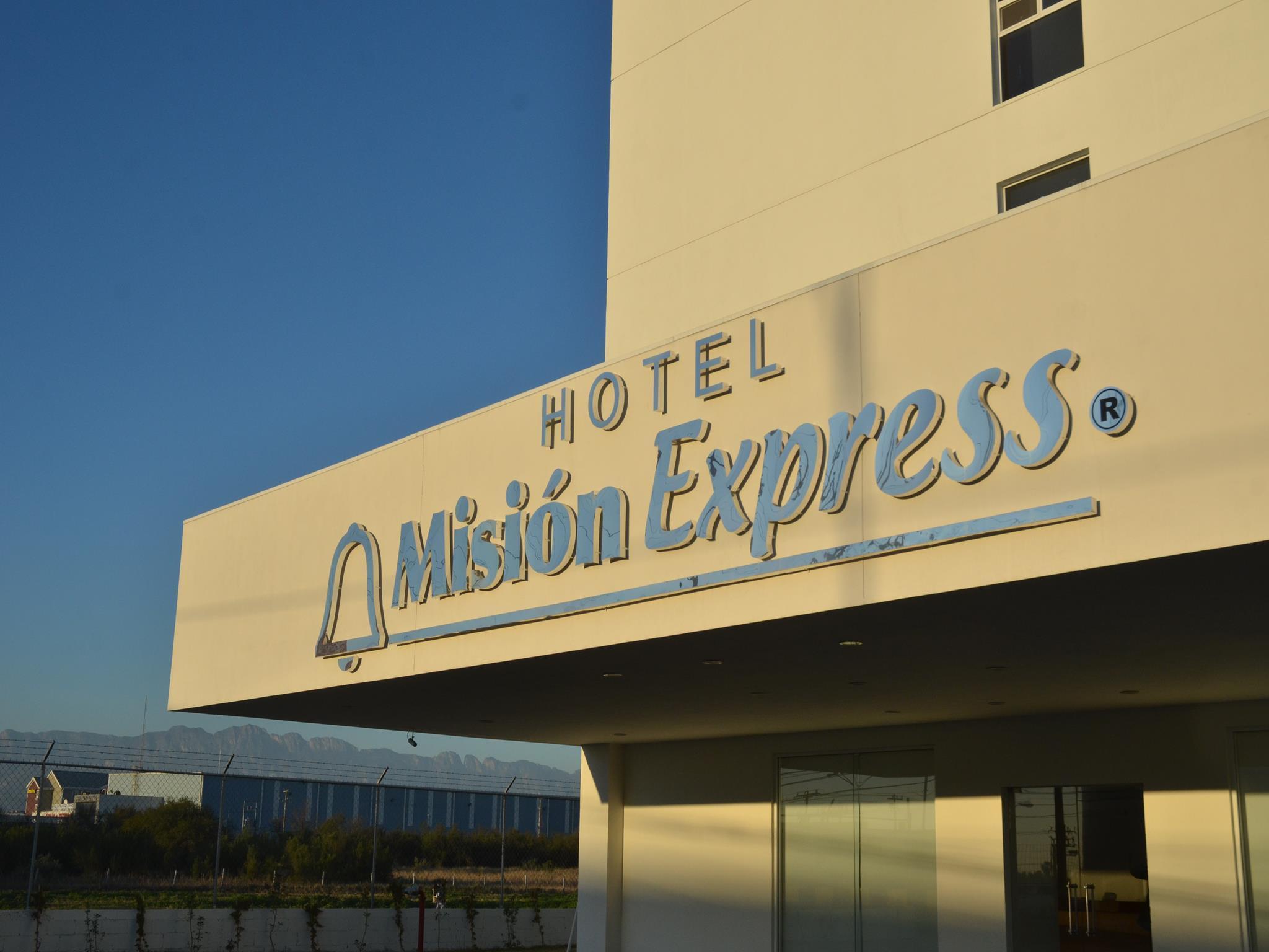 Отель Mision Express Monterrey Aeropuerto La Fe Аподака Экстерьер фото